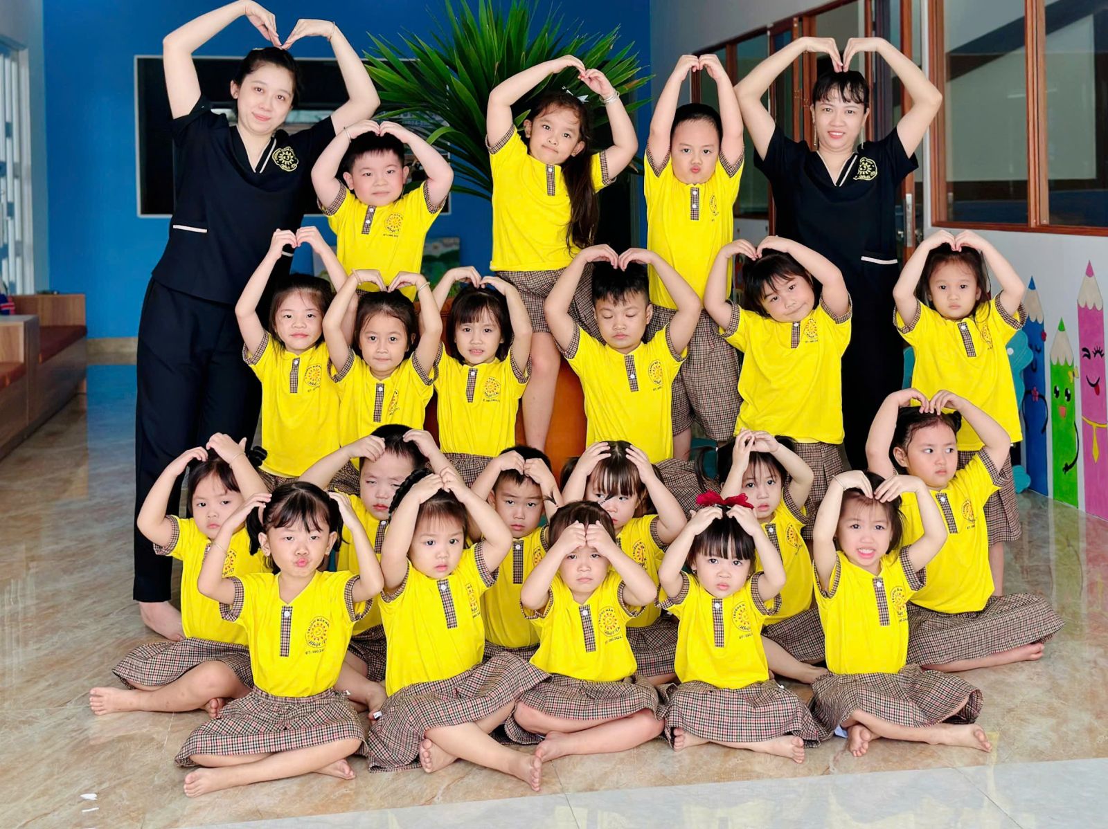Giáo Viên Cùng Học Sinh 